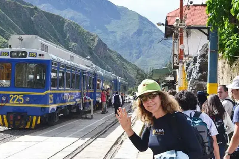 train station in ollantaytambo