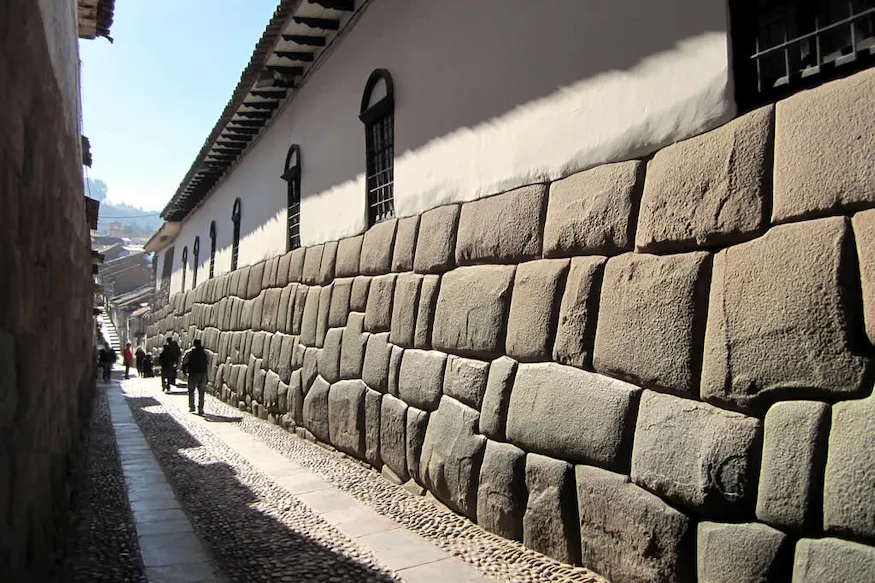 Calle Hatun Rumiyoc Cusco