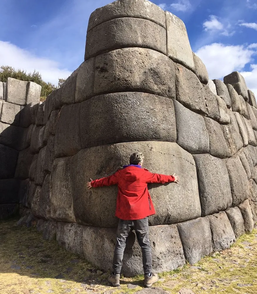 Las enormes piedras de Sacsayhuamán